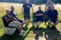 Nur-der-Tisch-fehlt-noch-fuer-den-Picknickplatz